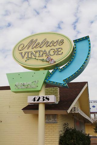 Photo of Melrose vintage sign credit The Erica Chang on Wikimedia used under CC 3.0